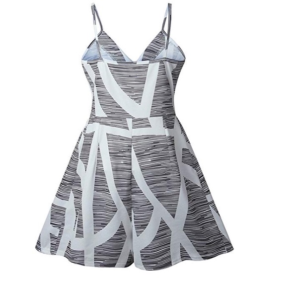 💙ITS HERE!!💙🆕PLUS Brea Black&White Romper NWT💙 - Picture 4 of 8